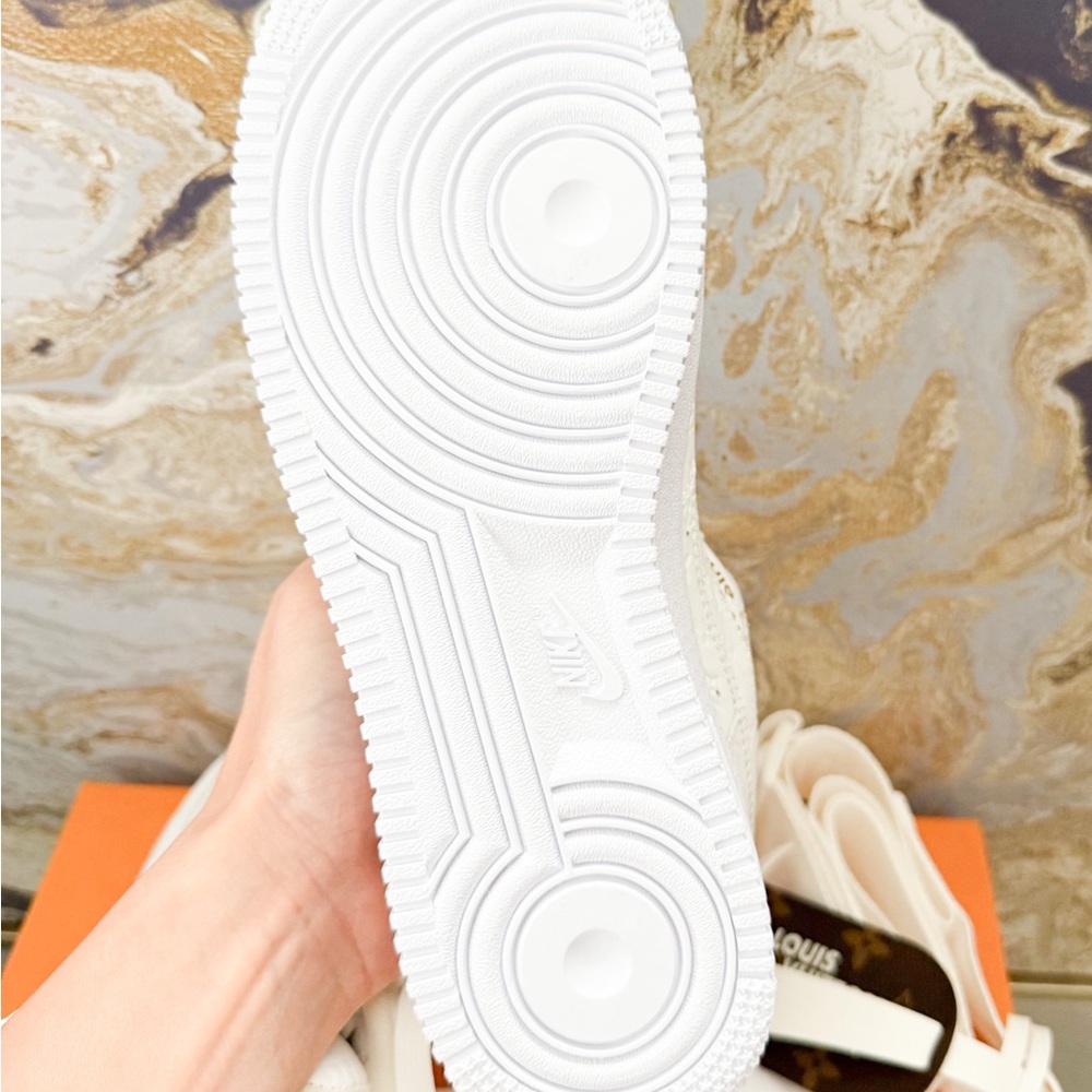 Louis Vuitton X NIKE AIR FORCE 1 Calfskin Monogram Mens Low Top White Sneakers - Picture 10 of 15